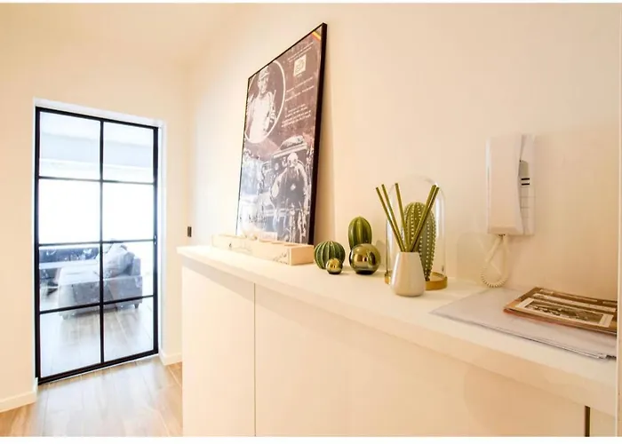 West-end Apartment *